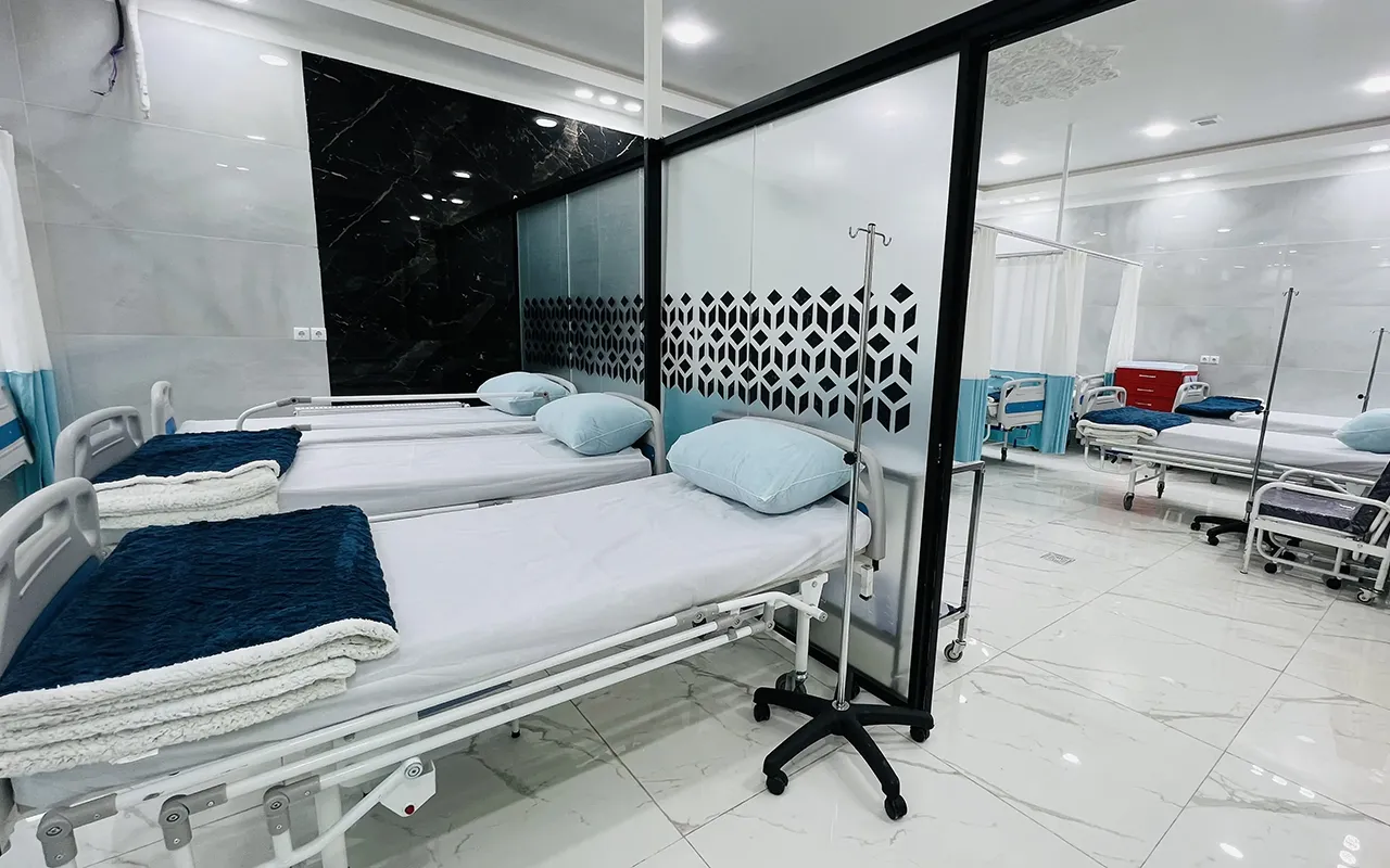 فضای داخلی بخش بستری درمانگاه صنم سیرجان - سلامت نگار